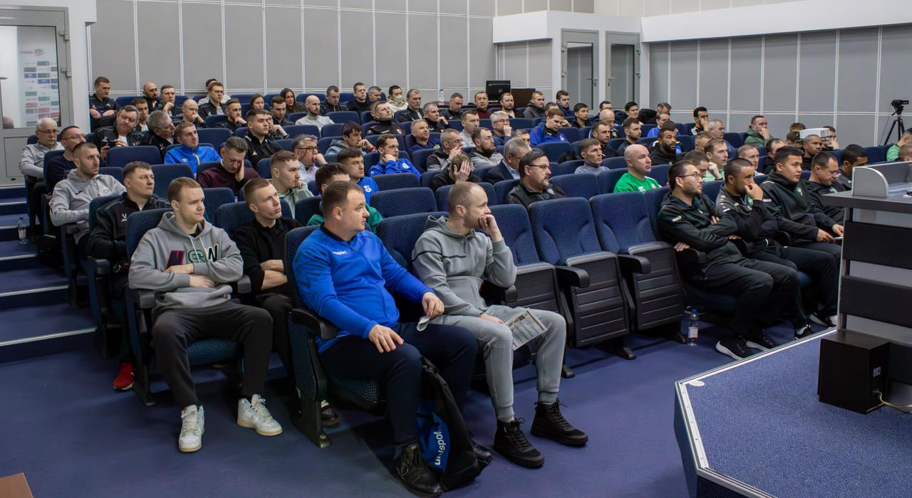 В Минске прошел международный семинар по развитию юношеского футбола