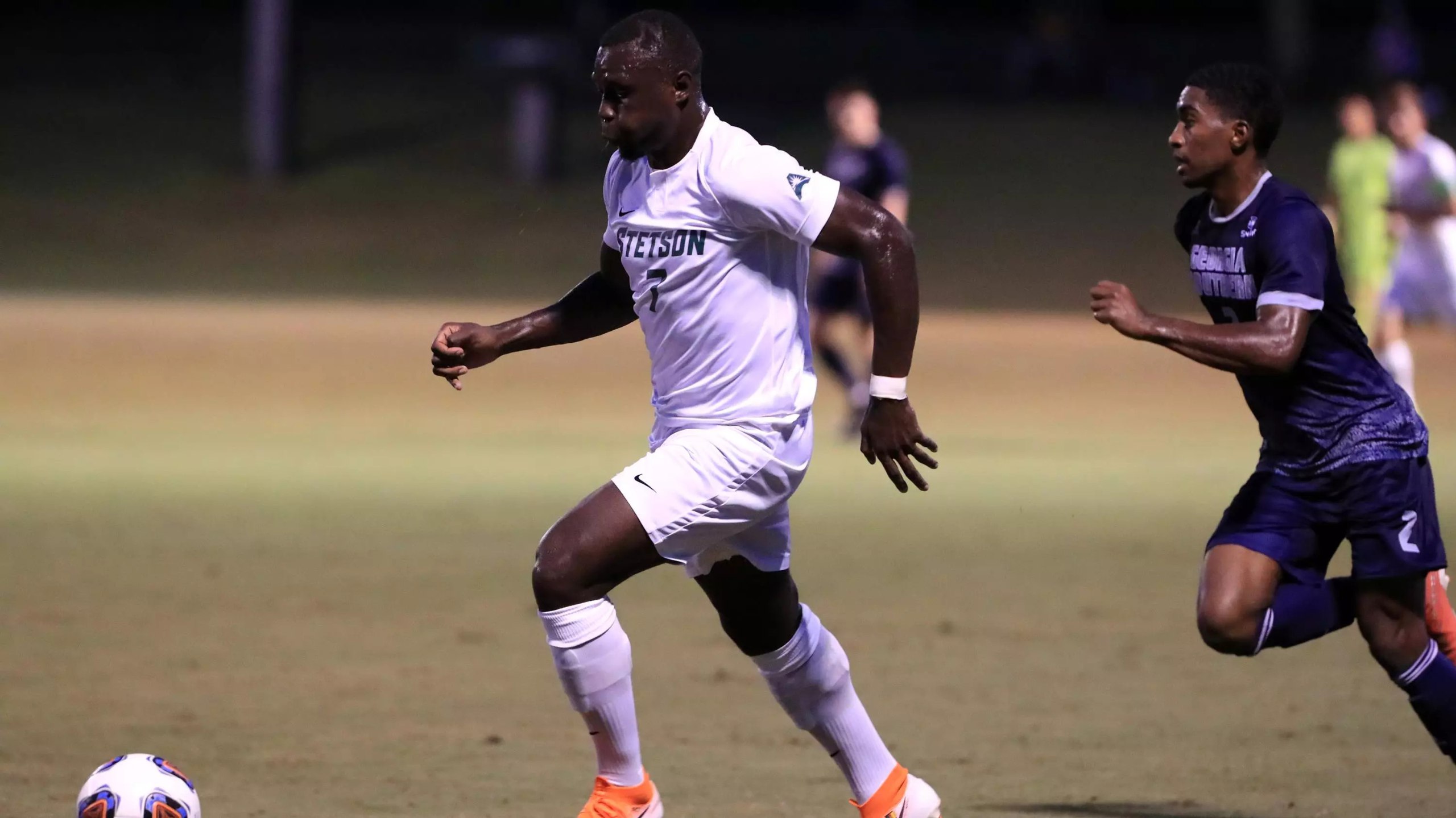 Кто изображен на фото