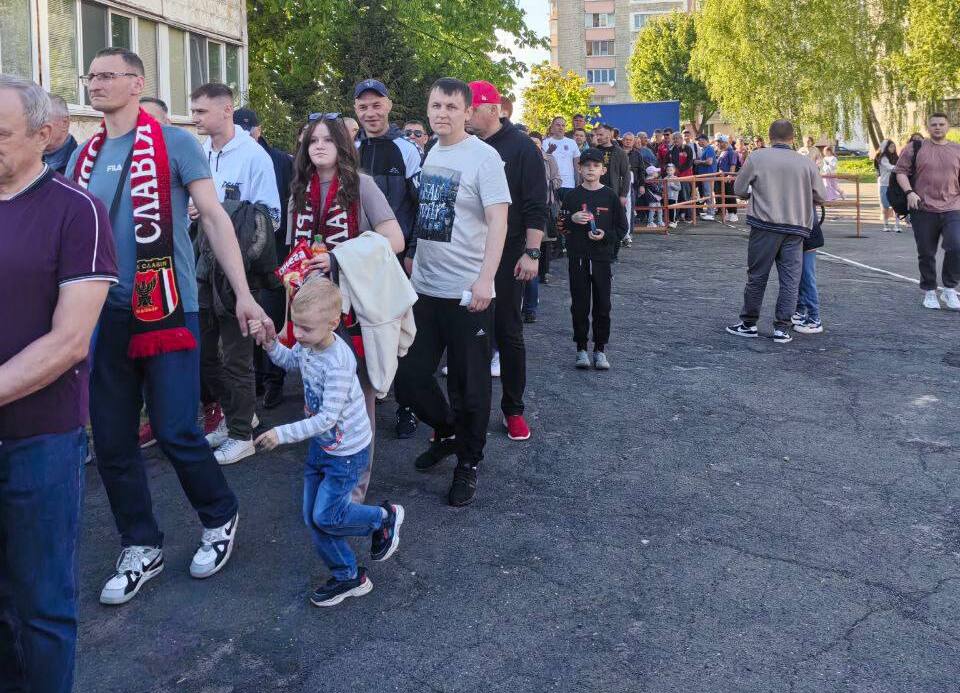 «Таких очередей на «Юности» еще не было». На  матче «Славия» — «Арсенал» возможен аншлаг