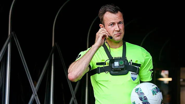 IFAB одобрил ношение судьями нательных камер