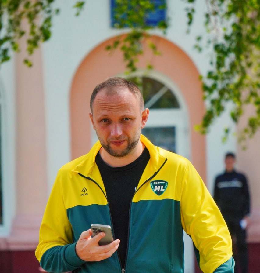 Артем Леонов
