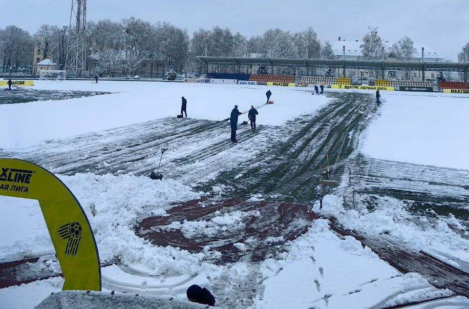 Старт матча Первой лиги перенесен из-за выпавшего снега
