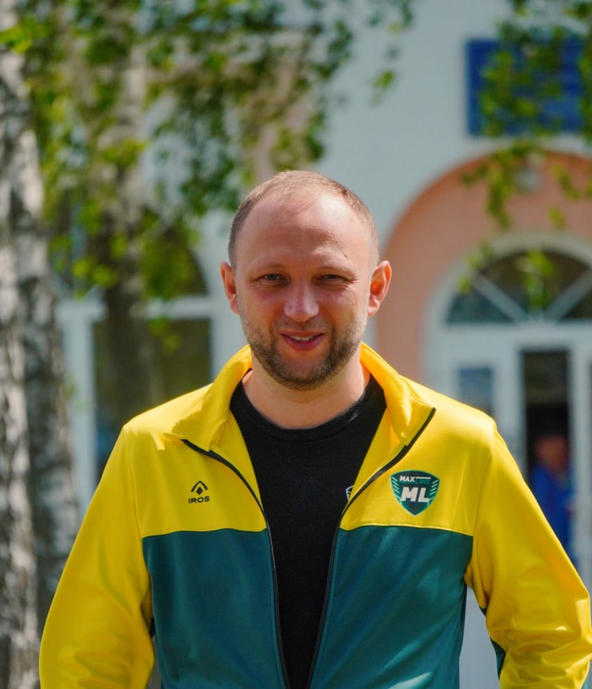 Артем Леонов