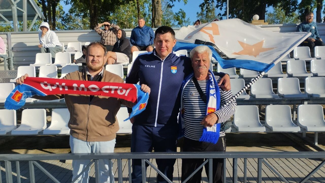 Леонид Михайлович Сморщок (справа)