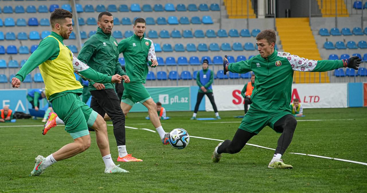 Сборная Беларуси продолжает подготовку к игре с Азербайджаном
